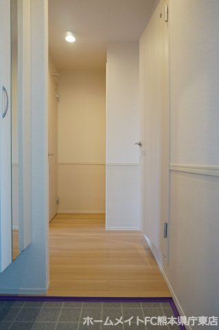 熊本市東区長嶺南３丁目のアパートの玄関