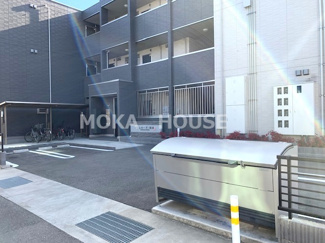 【駐車場】 | 駐車場に車を止められます