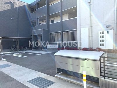 【駐車場】 | プリムローズ・佳音 | 駐車場に車を止められます