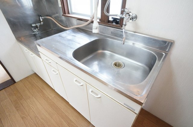 【キッチン】 | コーポ三木 | 窓付き明るいキッチン