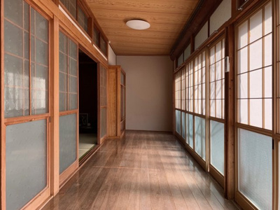 【内装】 | 南関町関外目1763 | 広縁の天然木床が温かみを感じます。