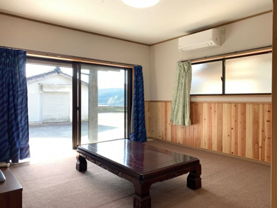 【洋室】 | 南関町関外目1763 | リニューアルされた洋室。腰板が温もりを感じます。