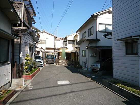 【前面道路含む現地写真】