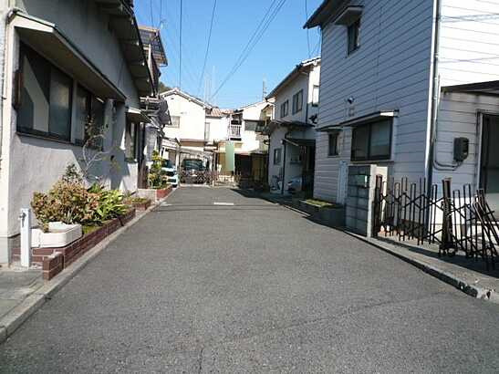 【前面道路含む現地写真】