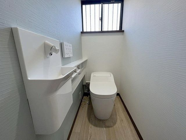 高知市福井町 -ﾌﾙﾘﾌｫｰﾑ済- 中古戸建てのトイレ