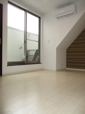 【居間・リビング】 | GRANDTIC Casa Garden香椎 | 別号室の写真になります。現況優先。