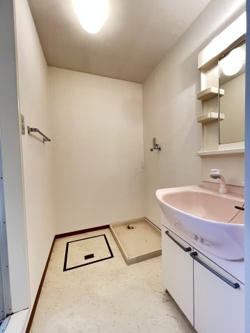 サンビレッジの洗面所|室内洗濯機置場