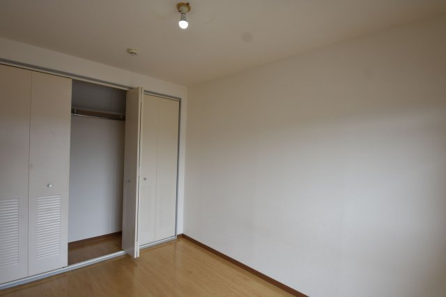 【居間・リビング】 | プレリュード東那珂 | ゆったりした洋室です