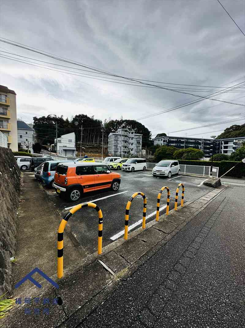 小笹ハイツ33棟の駐車場