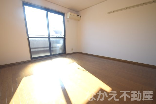 【居間・リビング】 | こちらの居間で趣味の時間をお楽しみください