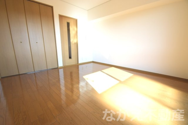 【寝室】 | 広くて明るい寝室