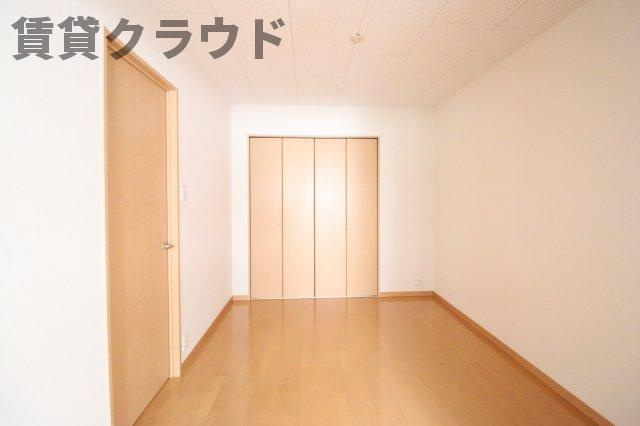 グリーンベルの寝室|開放的な寝室です