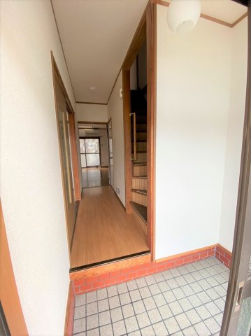 山田荘の玄関