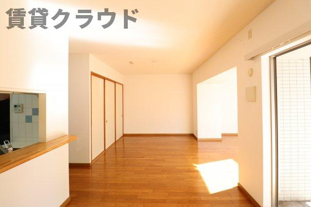 エステ・スクエア青葉の森二番館の居間・リビング|ゆったりとした居間です