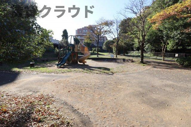 エステ・スクエア青葉の森二番館の周辺|敷地横の公園です！