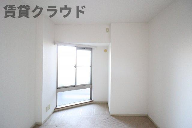 エステ・スクエア青葉の森二番館の寝室|開放的な寝室です
