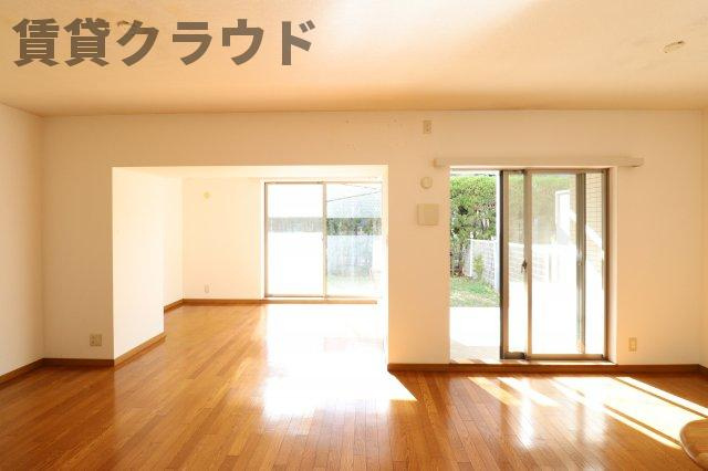 エステ・スクエア青葉の森二番館の居間・リビング|リビングです