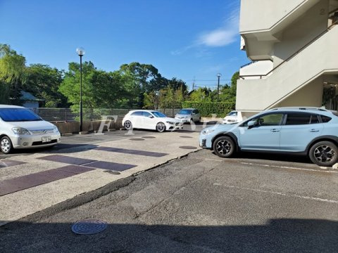 グローリア初穂津田沼の駐車場