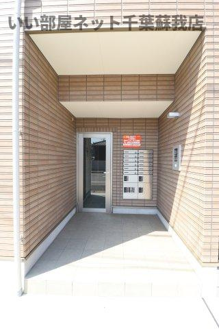ウィズアールワン蘇我のエントランス|安心オートロック付き♪収納のためのスペースです