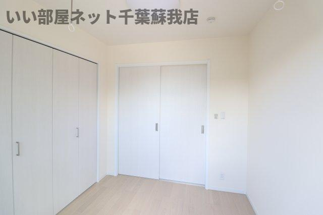 ウィズアールワン蘇我の洋室|カースペースがあります