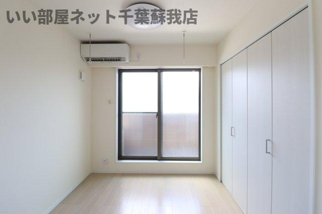 ウィズアールワン蘇我の洋室|ゆとりのあるエントランスです