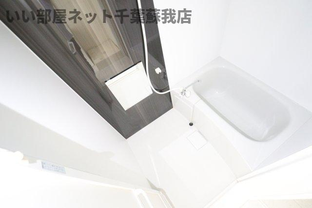 ウィズアールワン蘇我の浴室|ゆとりのあるエントランスです
