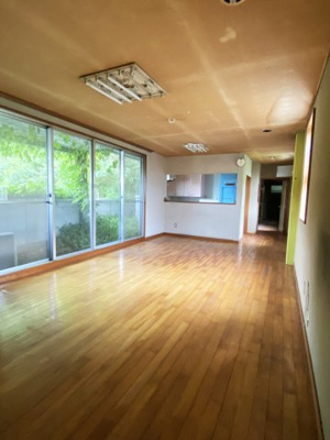 【居間・リビング】 | 倉敷市美観地区ビル2棟一括（倉敷市本町） | 写真左側のビルです。元料亭。住居付です（地図では南側）