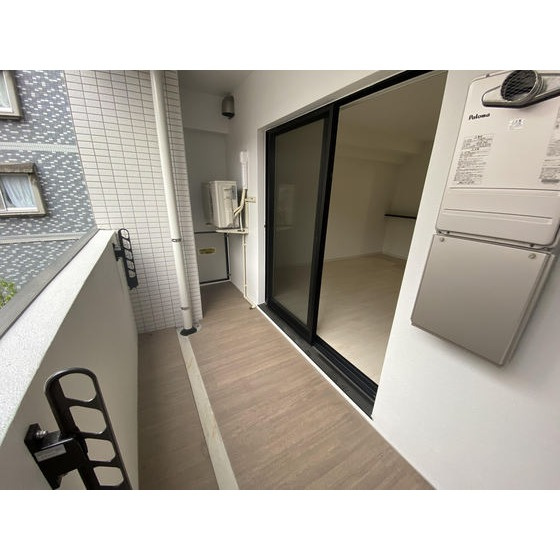 LIBTH新町WESTのバルコニー