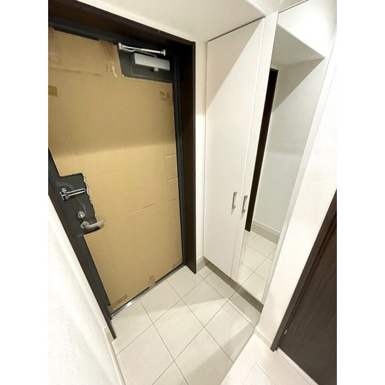 LIBTH新町WESTの玄関
