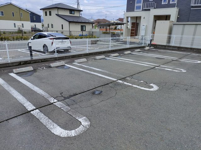 パレス・シュティルBの駐車場