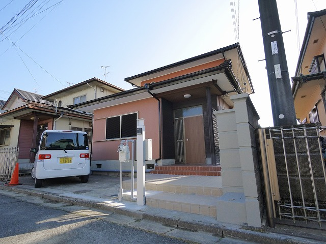 出屋敷町貸家の外観|キレイな外観です。
