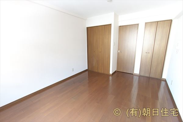 ビューオークの洋室