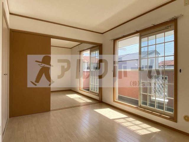 ポンデュガールの洋室