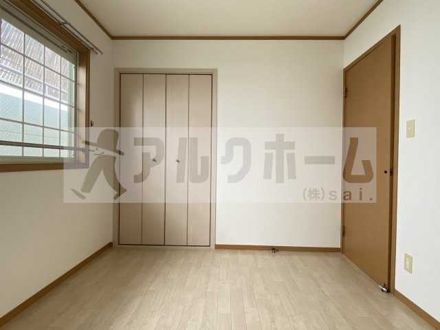 ポンデュガールの洋室