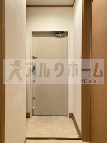 ポンデュガールの玄関