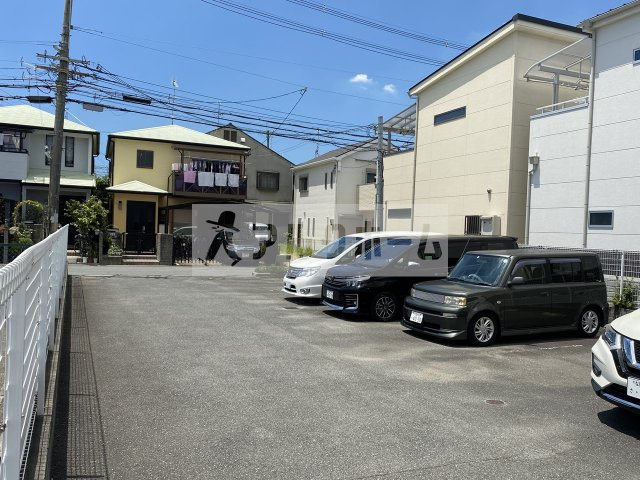 ポンデュガールの駐車場