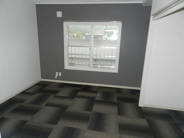 リヴェール中島の洋室