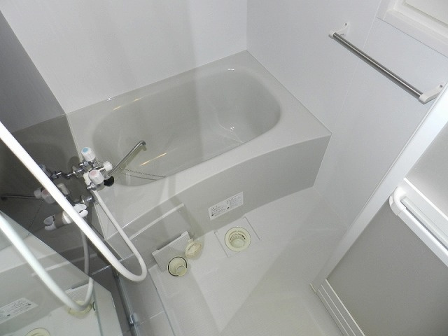 リヴェール中島の浴室