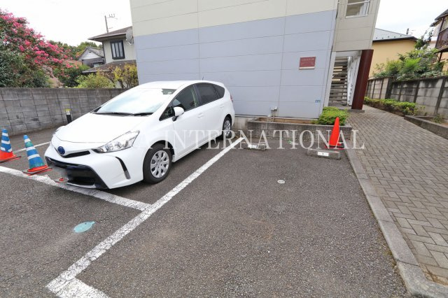 シオンの駐車場