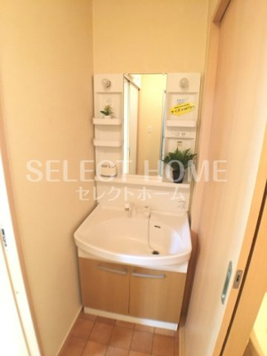 【独立洗面台】 | マノワール上里 | 独立洗面台あり、毎朝おしゃれに忙しい女性の方におすすめです
同型タイプ