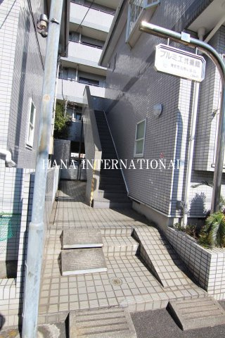 プルミエ弐番館のエントランス