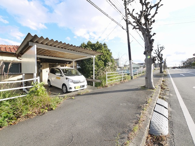 大和郡山市矢田山町貸家の駐車場