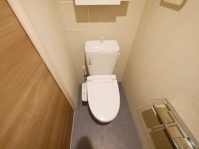 グラシア西大寺　住居のトイレ|落ち着いた色調のトイレです