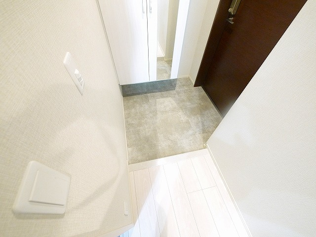 グラシア西大寺　住居の玄関|ゆったりとした玄関です