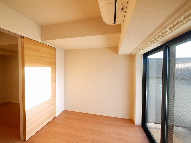 グラシア西大寺　住居の洋室|コンパクトで使いやすい洋室です