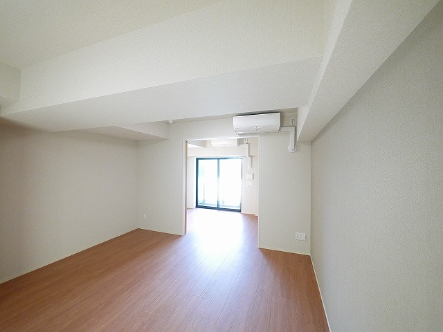 グラシア西大寺　住居の居間・リビング|使いやすいリビングです