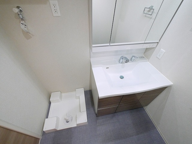 グラシア西大寺　住居の洗面所|忙しい朝には欠かせない洗面所です