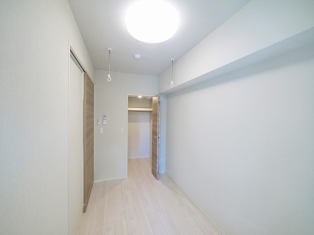 グラシア西大寺　住居の洋室|広々とした洋室です
