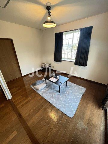 ハイツ潮騒の洋室