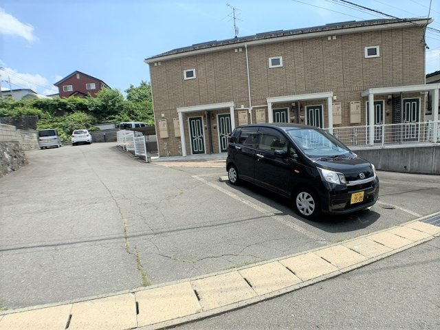 シャンクレールの駐車場